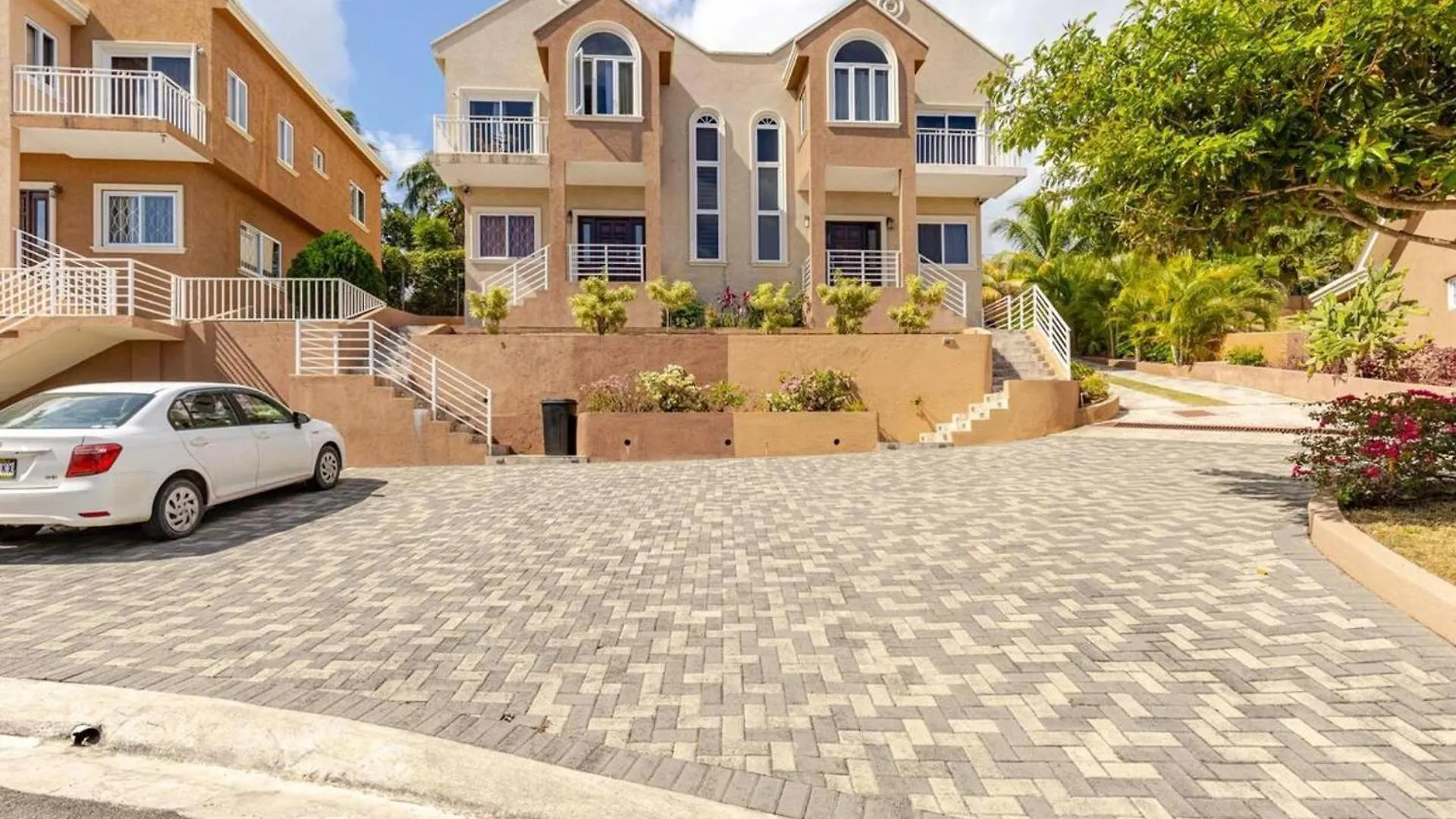 Kontakte von Luxury 2 Bedroom Jamaican Townhouse Ocho Rios